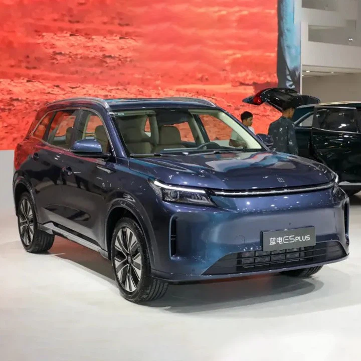 E5 Plus 4 doors 5 seats suv